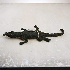 vecchio coccodrillo in gomma da collezione