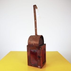 lanterna vintage in metallo